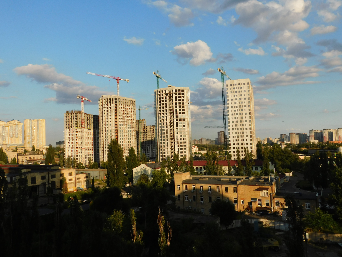 Киев, Каунасская улица, 27/4; Каунасская улица, 27/3; Каунасская улица, 27/2; Каунасская улица, 27/1; Мартовская улица, 10/1