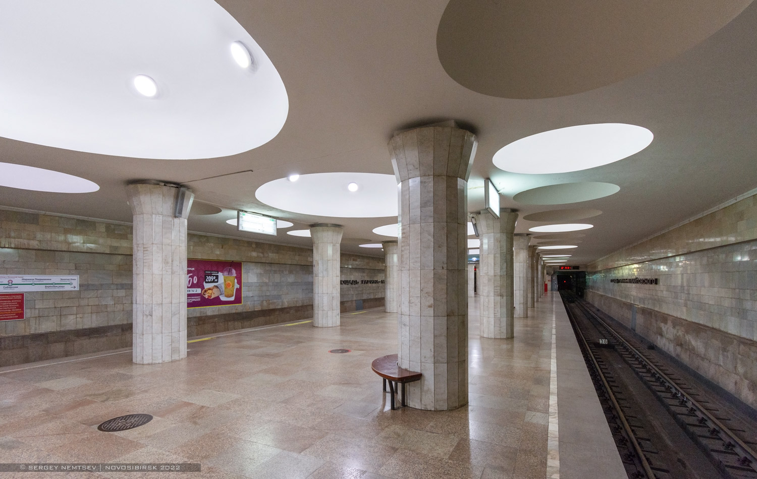 Новосибирск, Дзержинская линия, станция "Площадь Гарина-Михайловского"