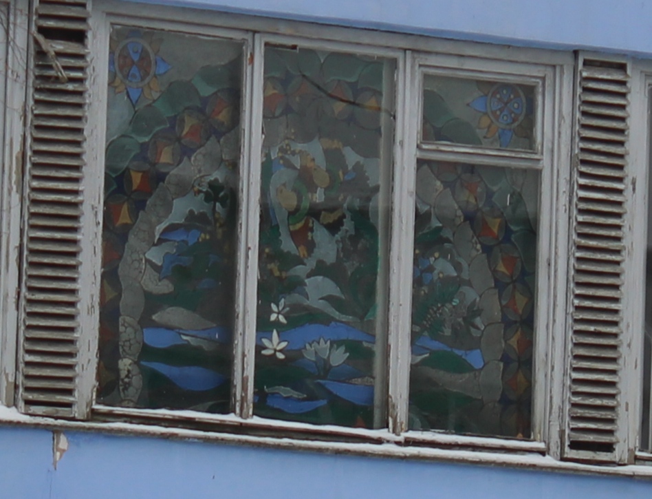 Минск, Улица Яна Райниса, 2. Монументальное искусство (мозаики, росписи, барельефы, сграфито)