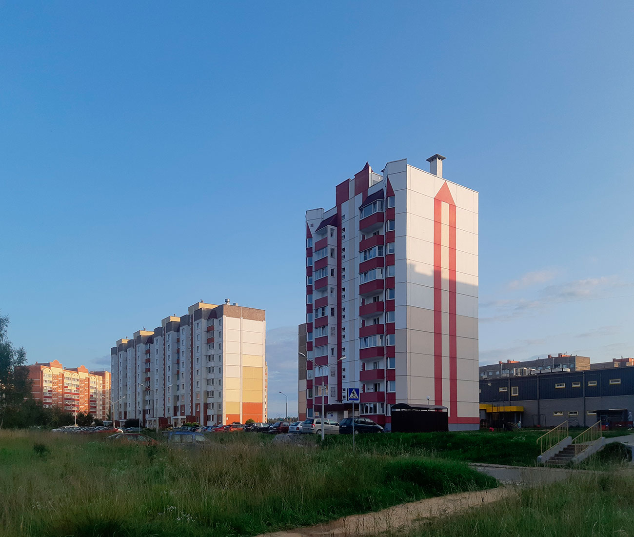 Новополоцк, Молодёжная улица, 219; Молодёжная улица, 225; Молодёжная улица, 227