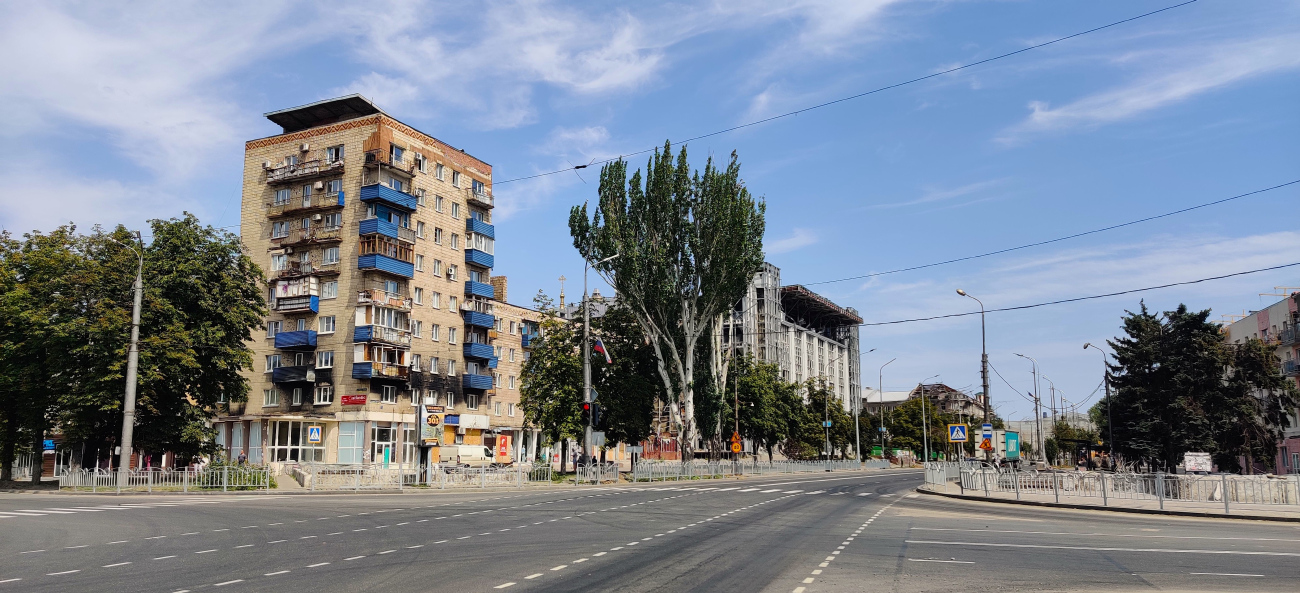 Мариуполь, проспект Мира, 71 / проспект Металлургов, 41; Проспект Мира, 69