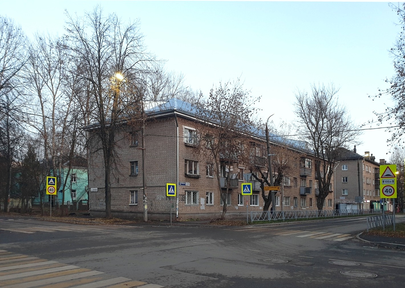 Ярославль, Балтийская улица, 23 / Спортивная улица, 9