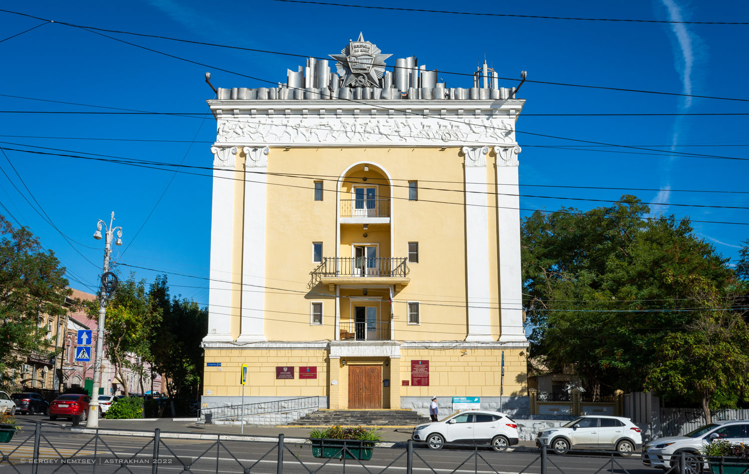 Астрахань, Улица Красного Знамени, 2 / Улица Василия Тредиаковского, 13