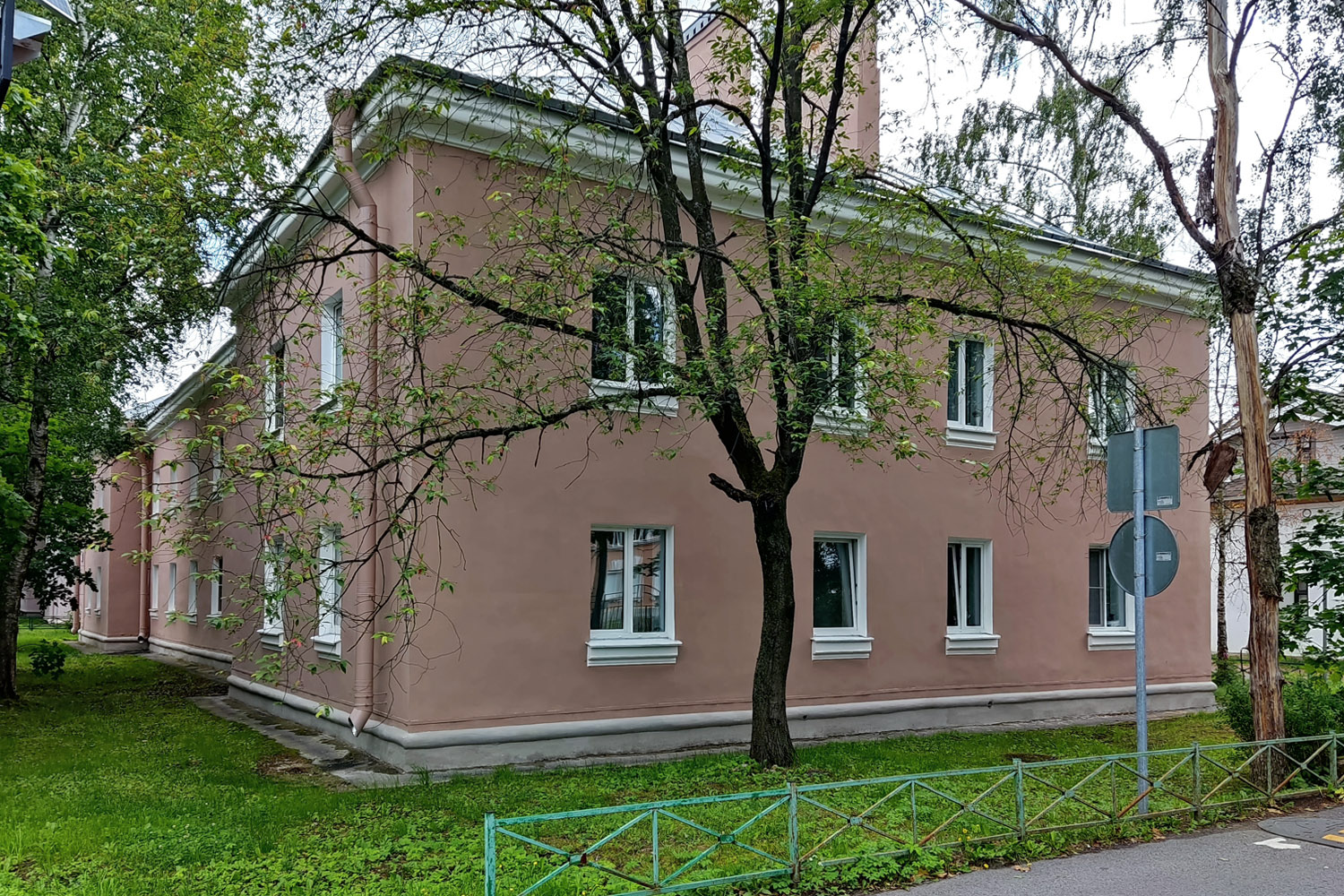 Песочный, Ленинградская улица, 61
