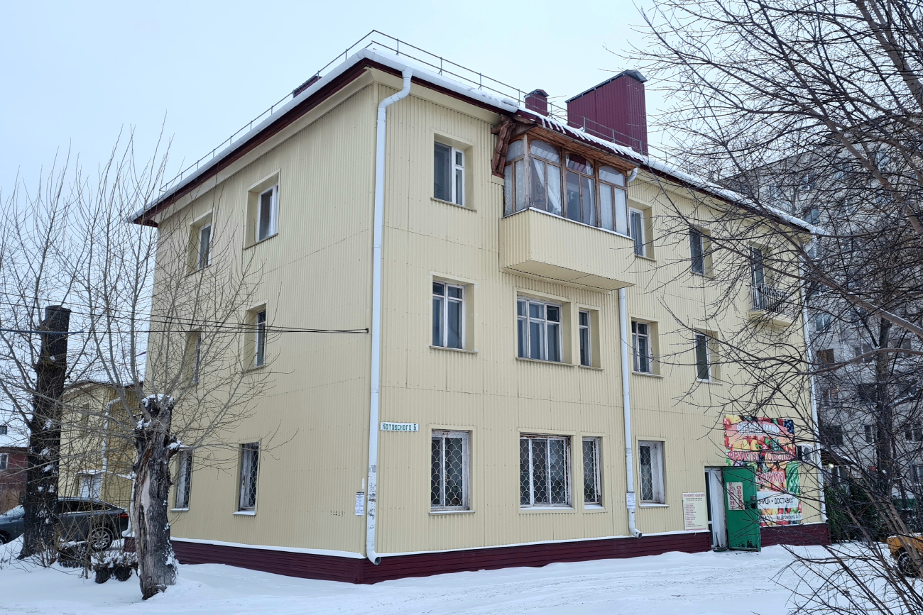 Омск, Улица Котовского, 6 / Ангарская улица, 1