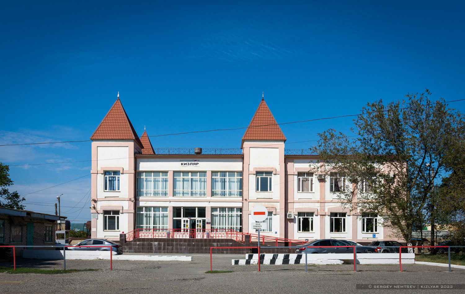 Кизляр, Привокзальная площадь, 1