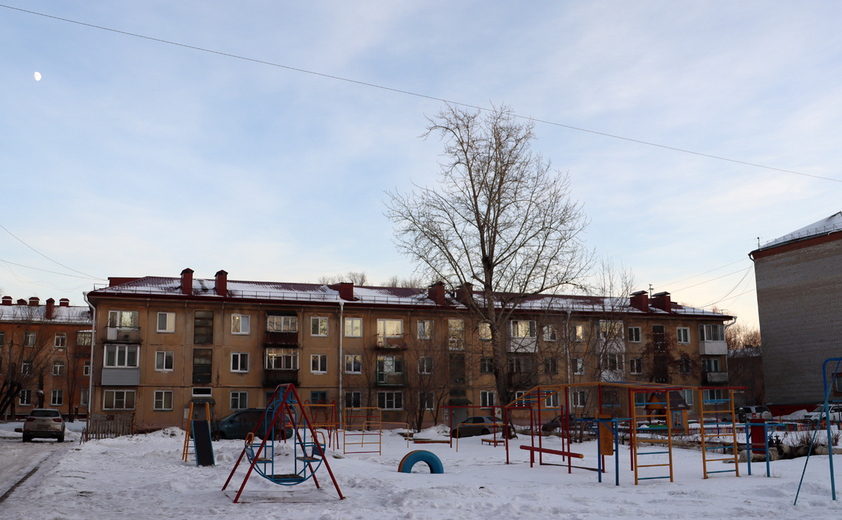 Омск, Молодогвардейская улица, 47 / Улица Константина Заслонова, 6