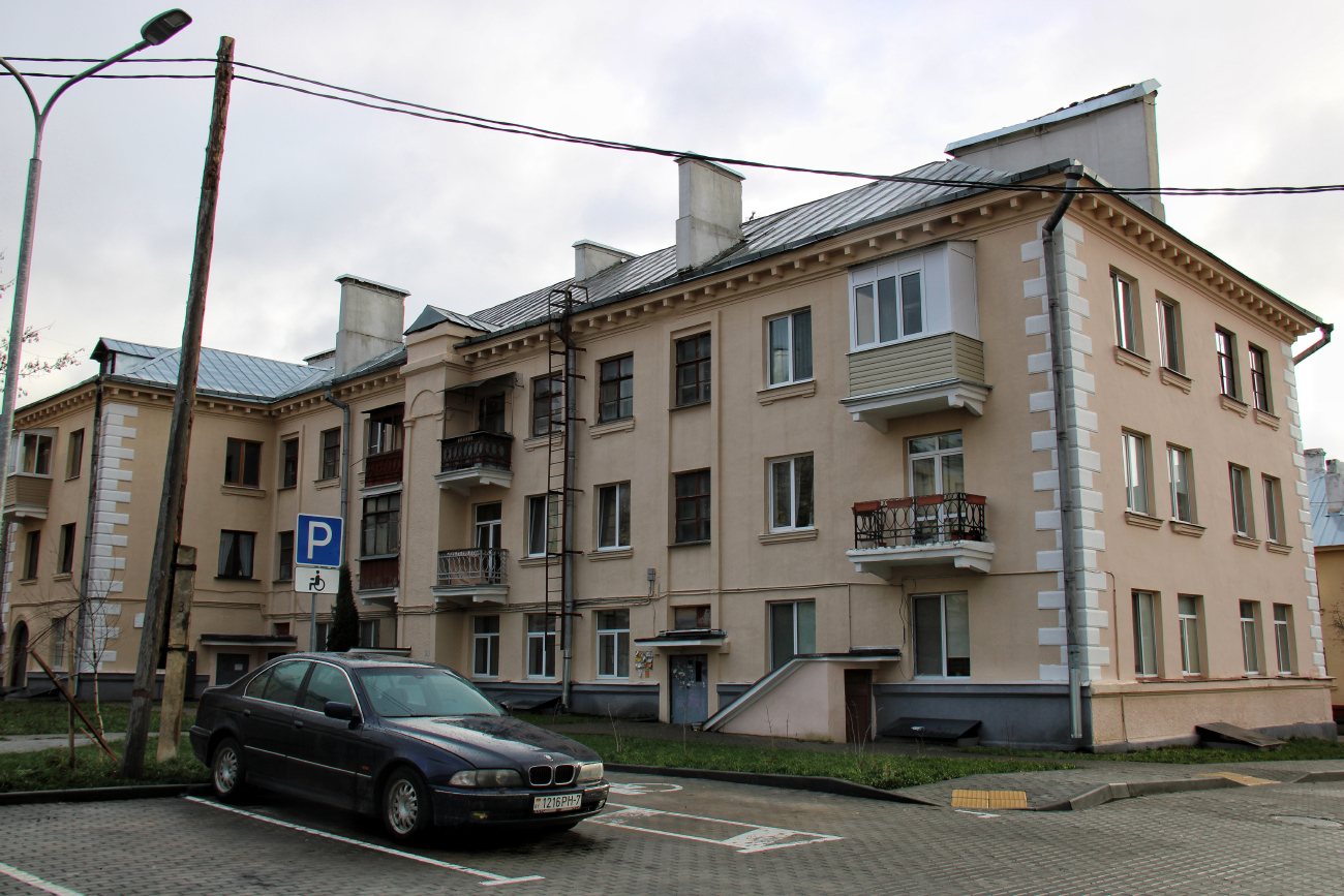Минск, Улица Чеботарёва, 14 / Стахановская улица, 6