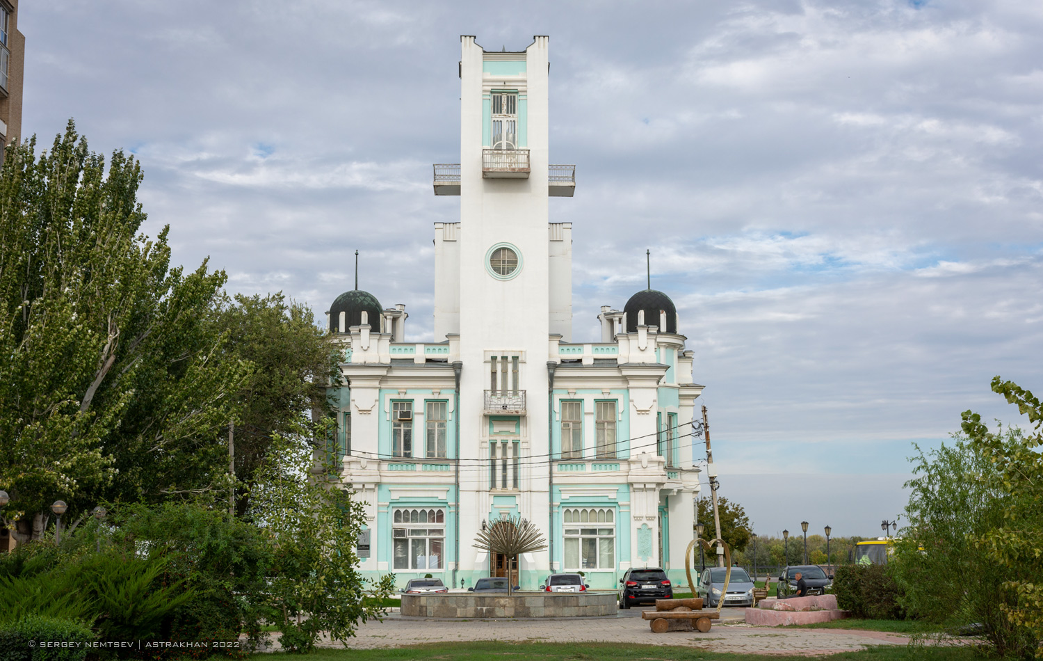 Astrakhan, Улица Урицкого, 1 / Красная набережная, 1