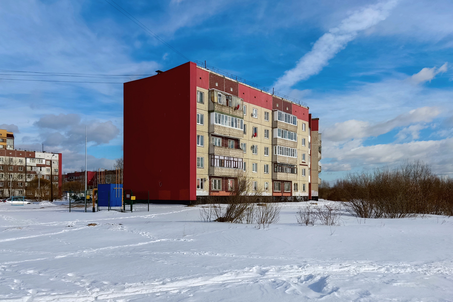 Кириши, Улица Строителей, 17 (подъезды 9-10)