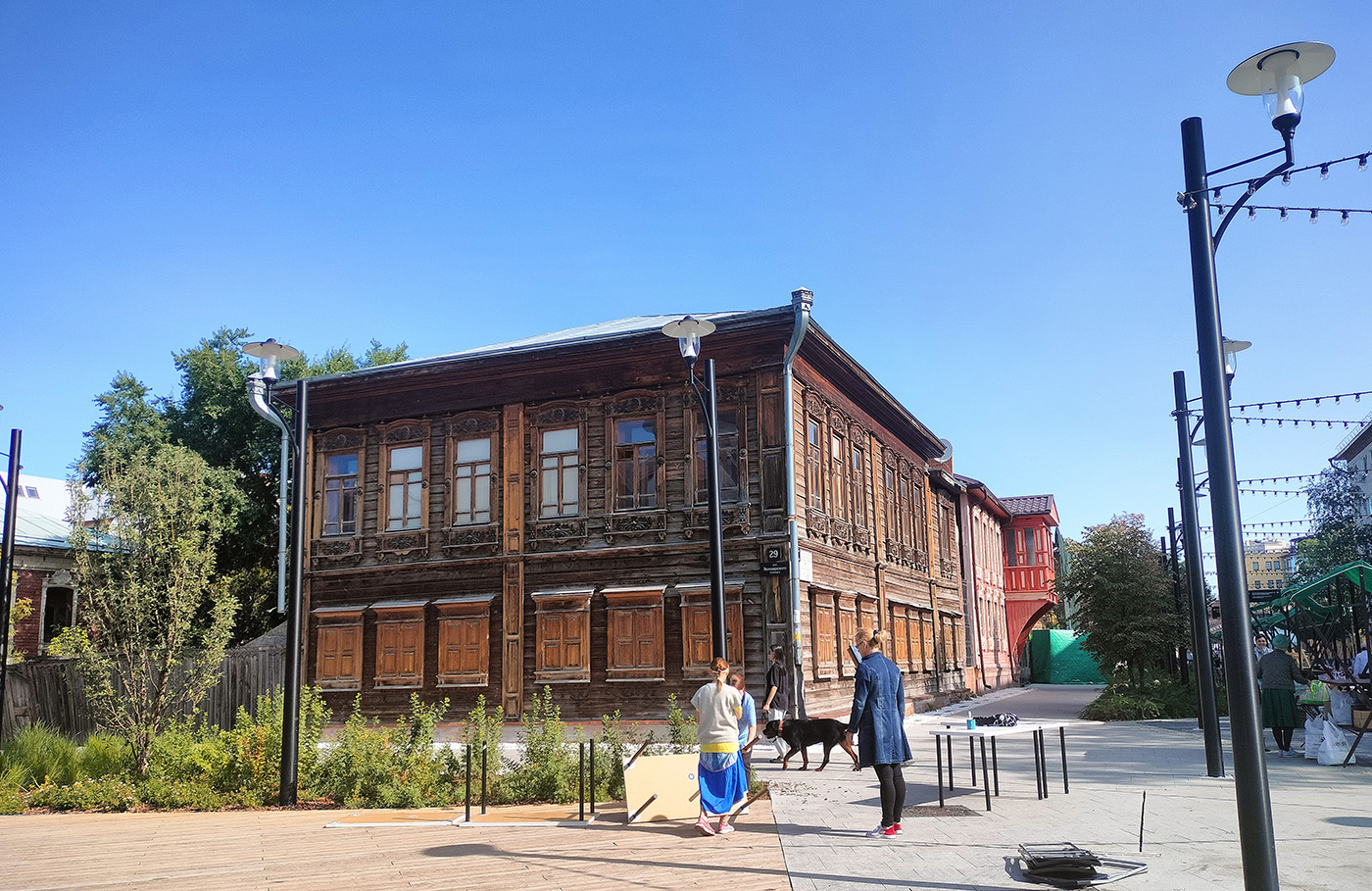 Тюмень, Улица Дзержинского, 36 / Улица Володарского, 29; Улица Дзержинского, 34А