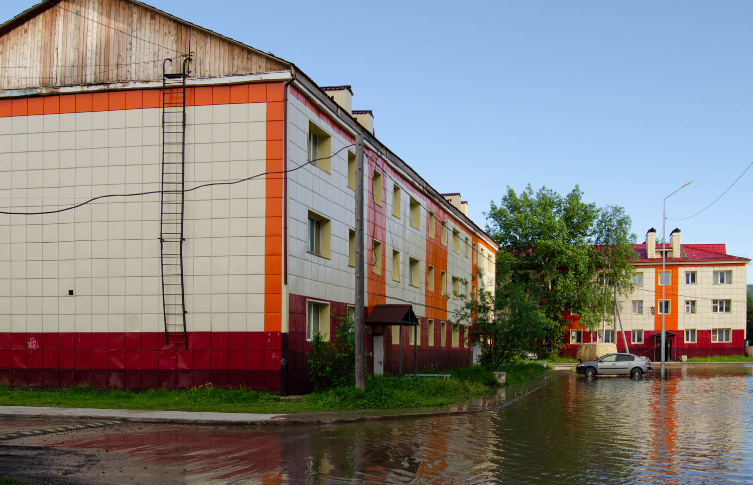 Ленск, Улица Ойунского, 19; Улица Дзержинского, 17