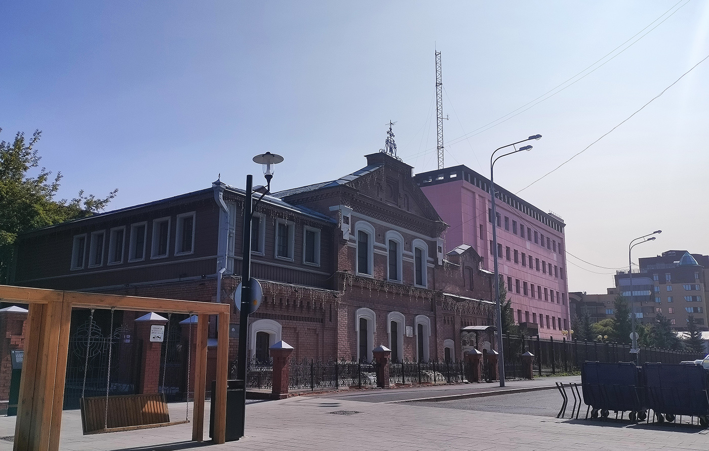 Тюмень, Улица Хохрякова, 21; Улица Хохрякова, 29