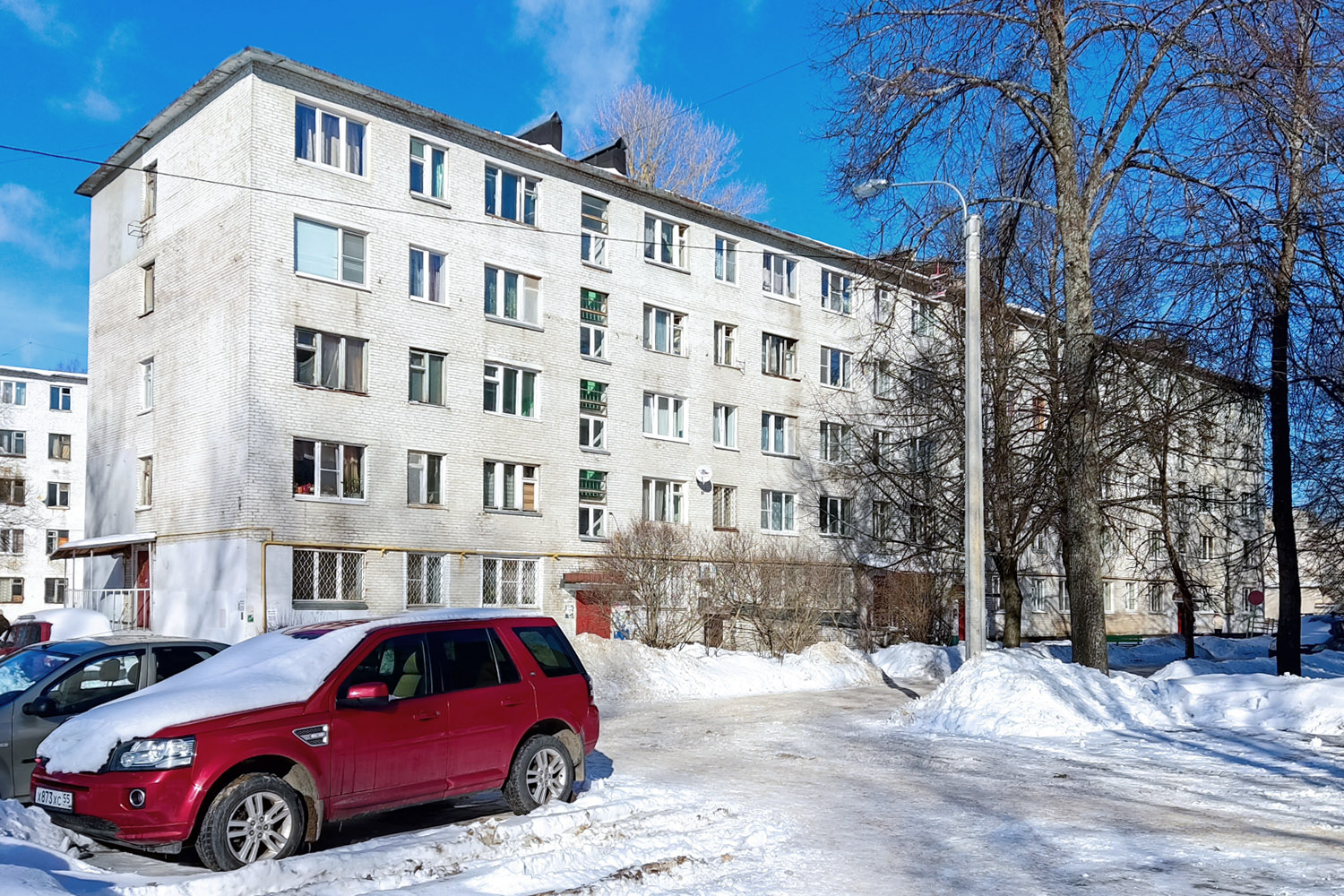 Кiришi, Комсомольская улица, 3