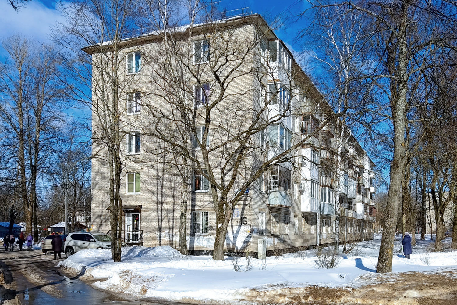 Kirischi, Улица Романтиков, 15