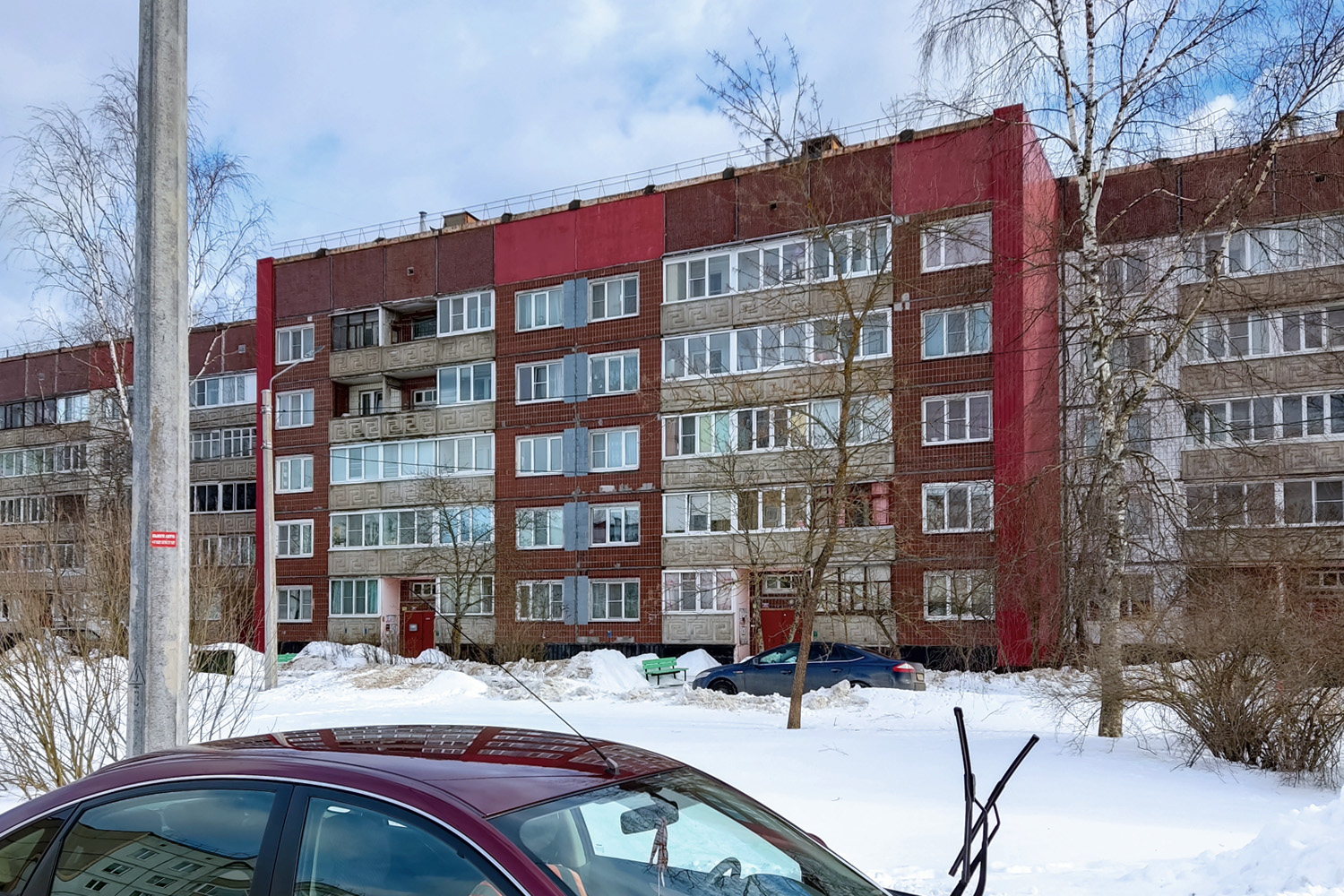 Кириши, Улица Строителей, 15 (подъезды 11-12)