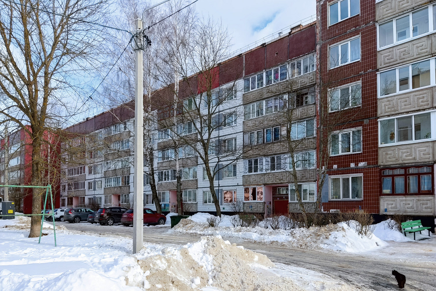 Кириши, Улица Строителей, 15 (подъезды 7-10)