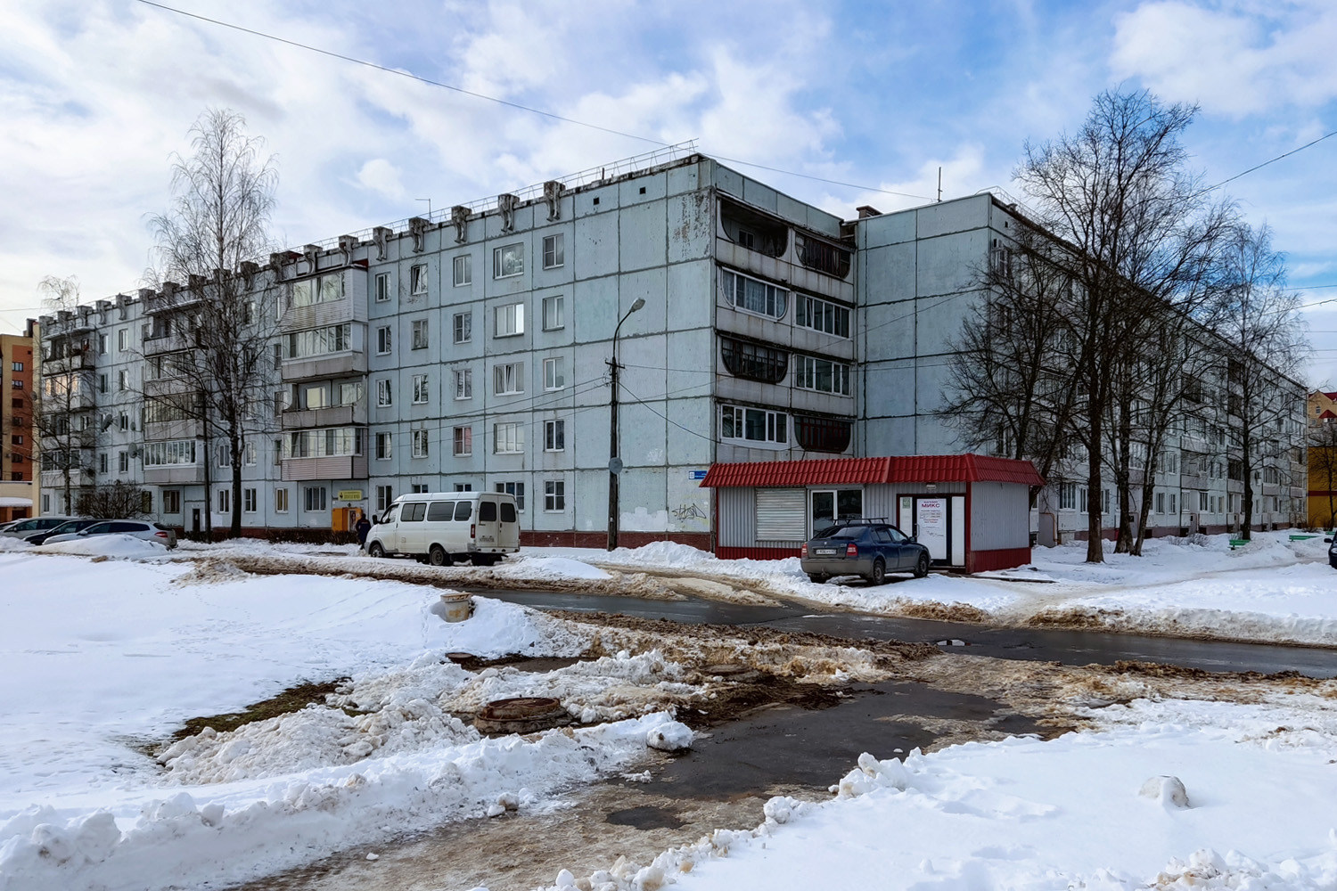 Кiришi, Улица Нефтехимиков, 22; Улица Нефтехимиков, 18