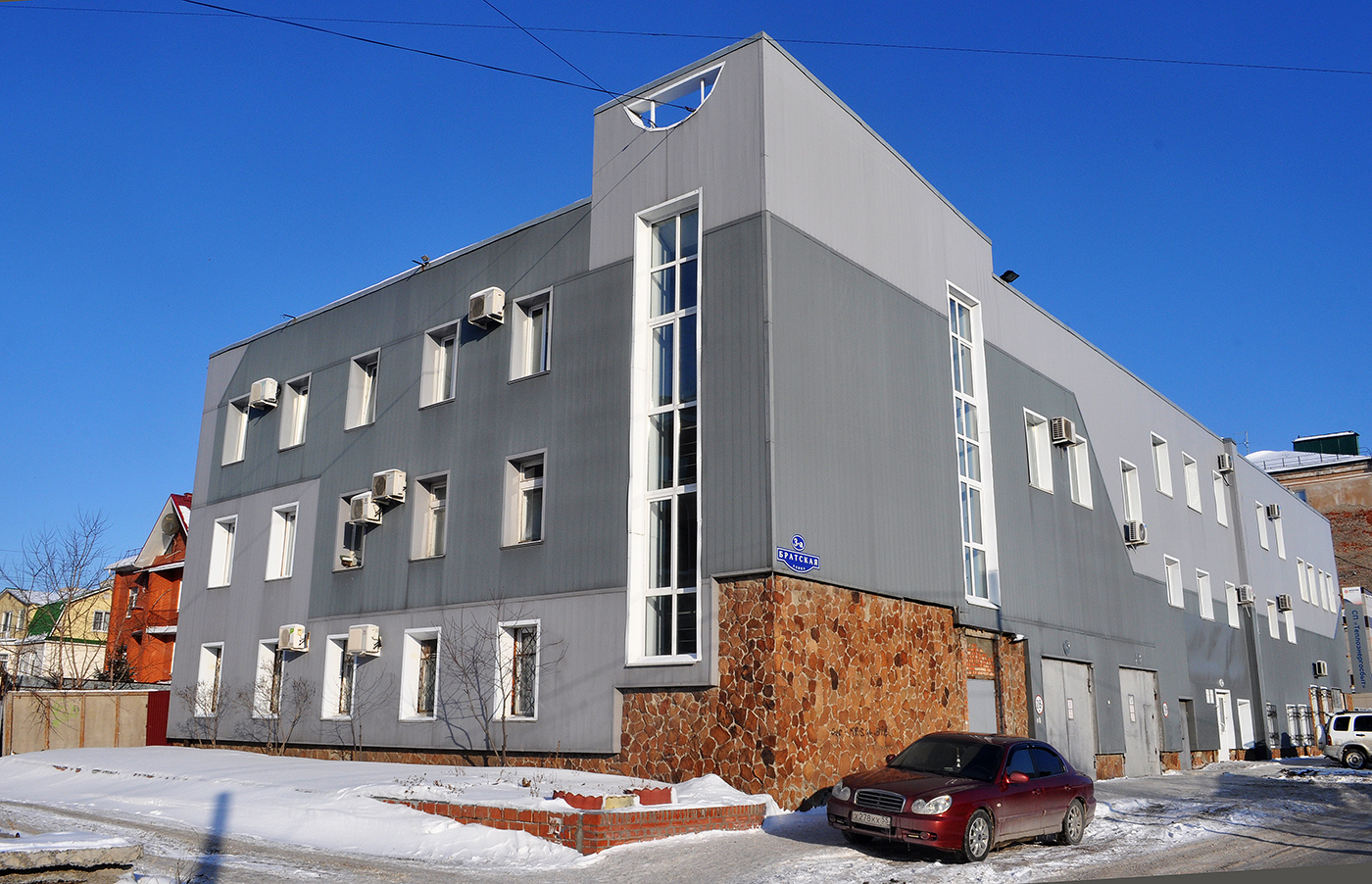 Omsk, Братская улица, 3а