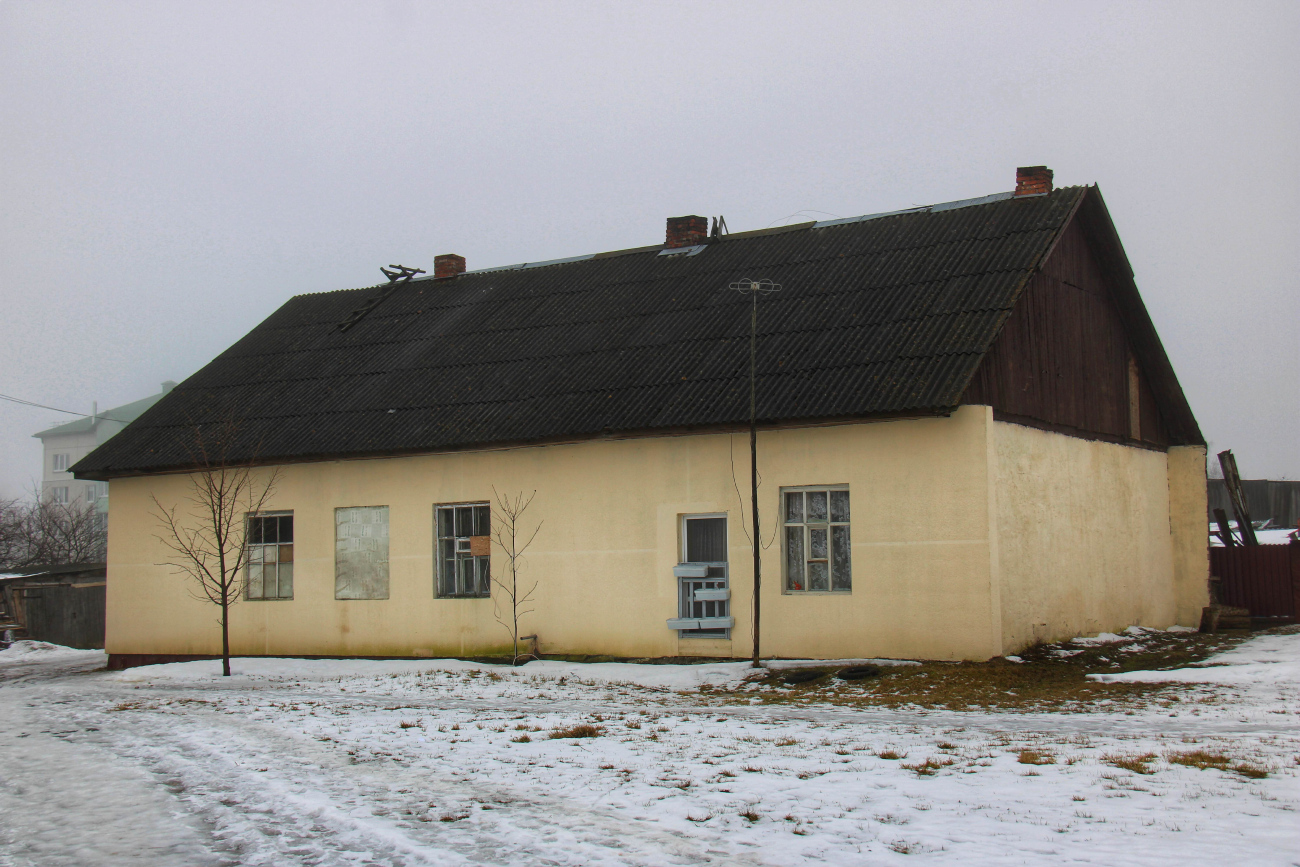 Большевик, Новопоселковая улица, 1