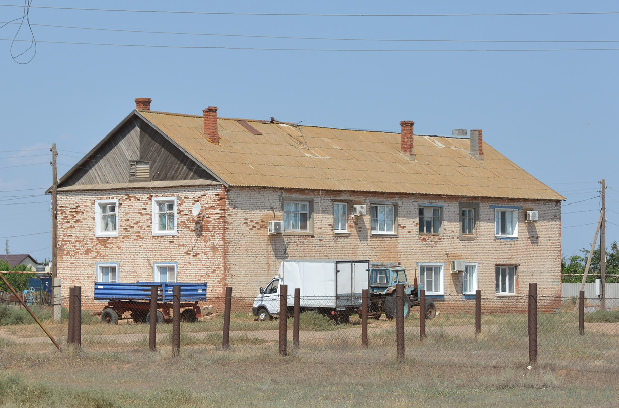 Енотаевский район, прочие н.п., с. Никольское, Улица Чкалова, 32