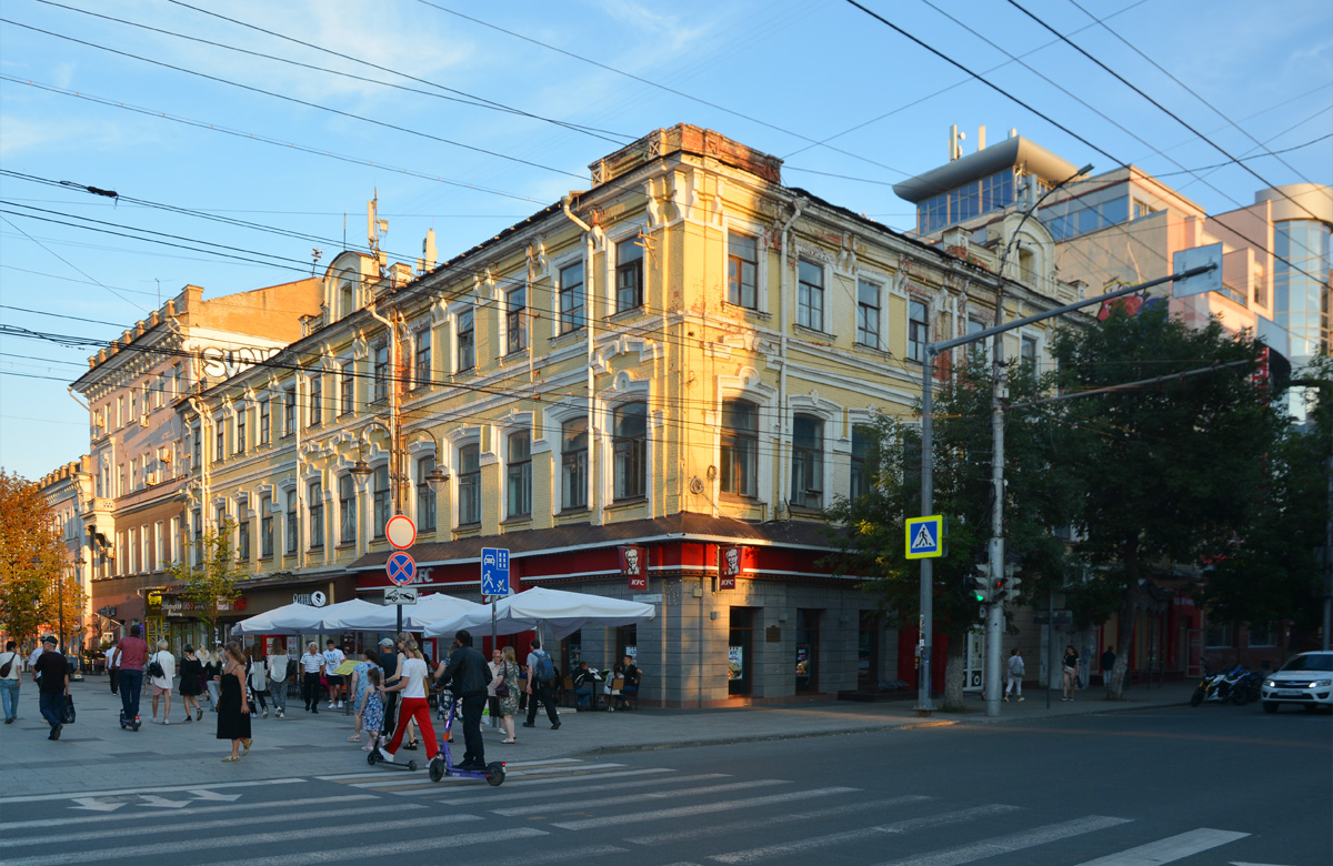Саратов, Проспект Петра Столыпина, 17 / Улица Максима Горького, 30