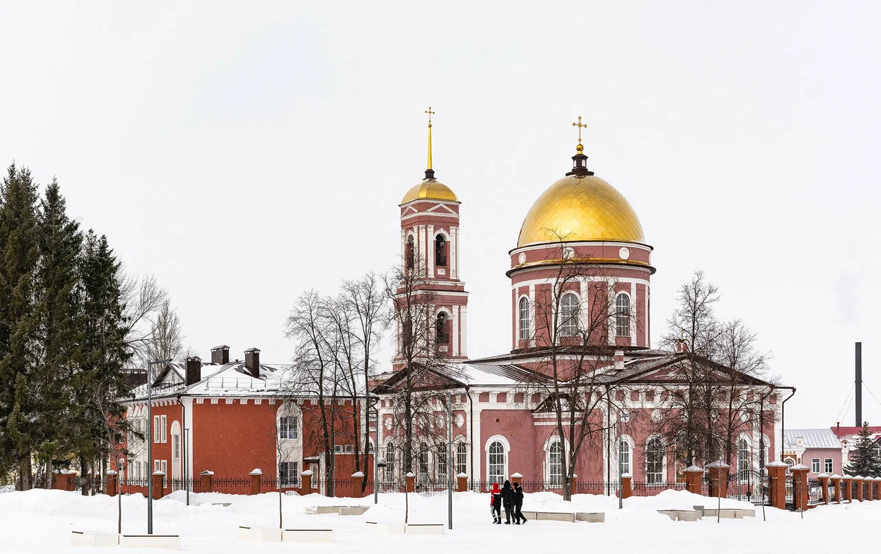 Бирск, Октябрьская площадь, 6А; Октябрьская площадь, 6