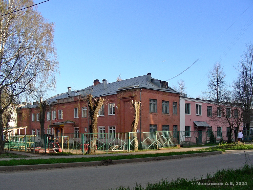 Иваново, Улица Лакина, 8 / Столярный переулок, 32