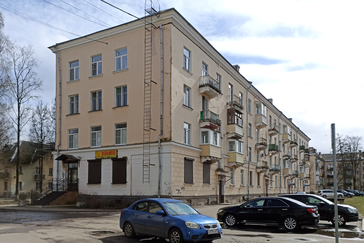 Волхов, Молодёжная улица, 4