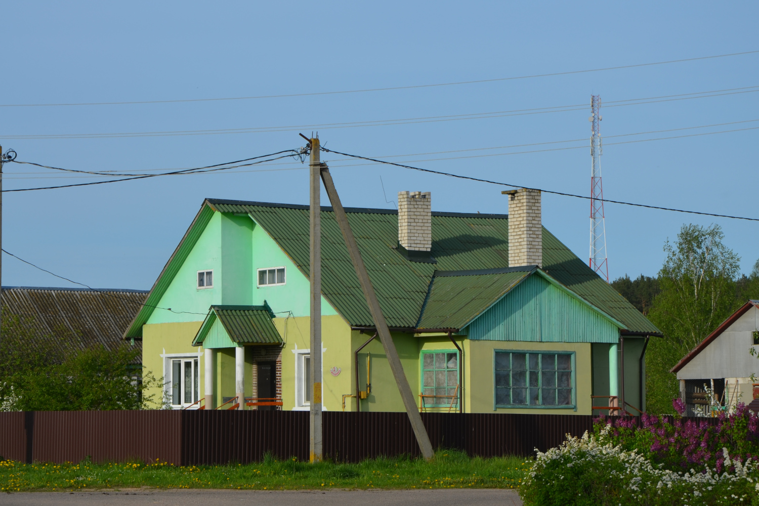 Новосёлки, Молодёжная улица, 2