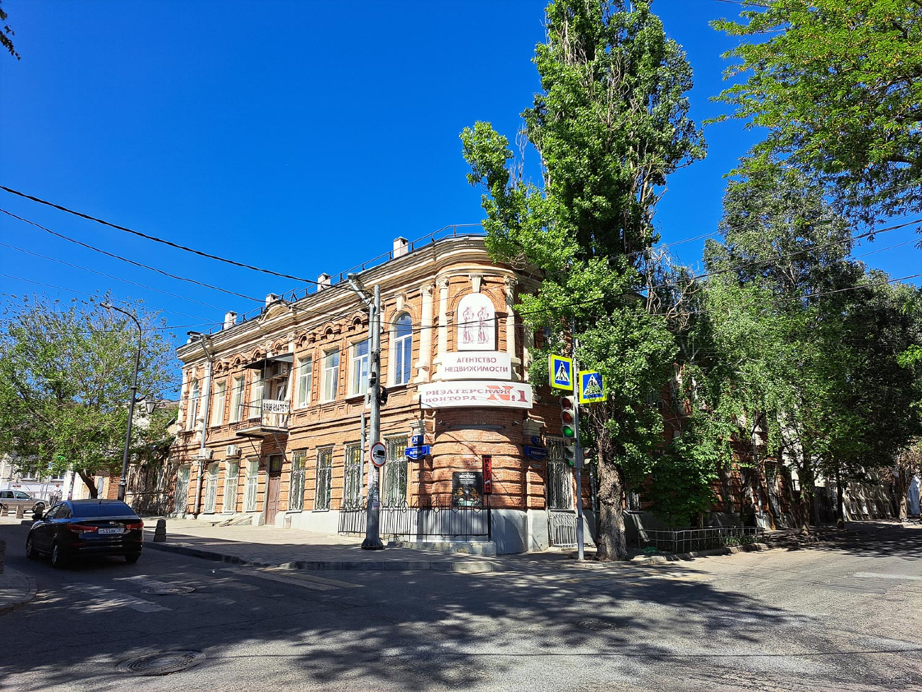 Ростов-на-Дону, Газетный переулок, 20 / Тургеневская улица, 73