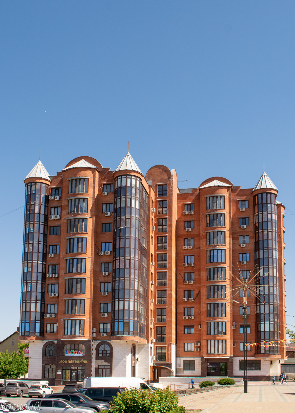 Азов, Петровская площадь, 5 / Улица Дзержинского, 30
