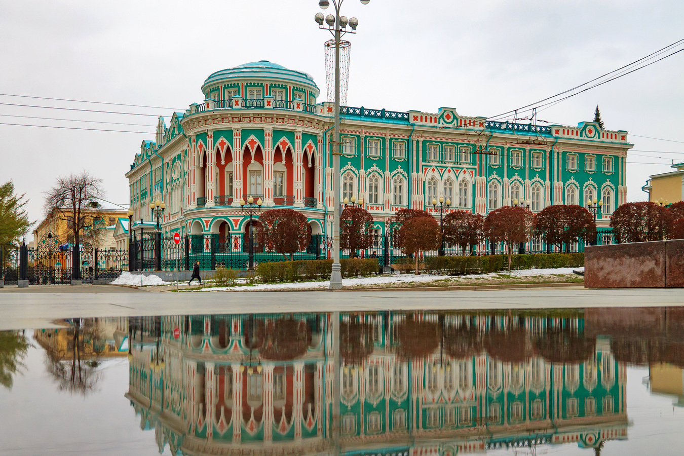 Екатеринбург, Проспект Ленина, 35 / Улица Горького, 23 / Екатерининская Широкая улица