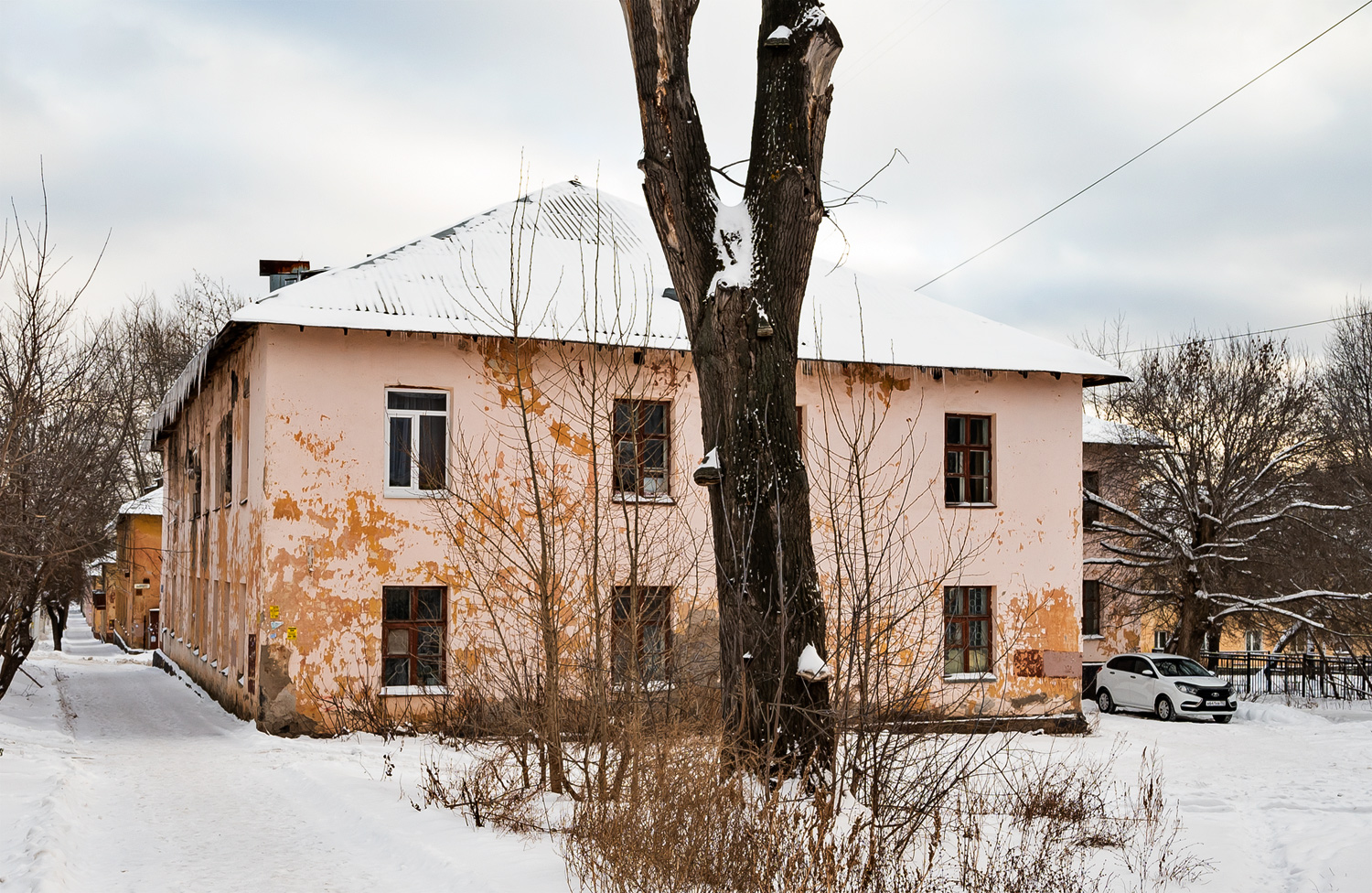 Уфа, Нежинская улица, 34 / Улица Владимира Маяковского, 5