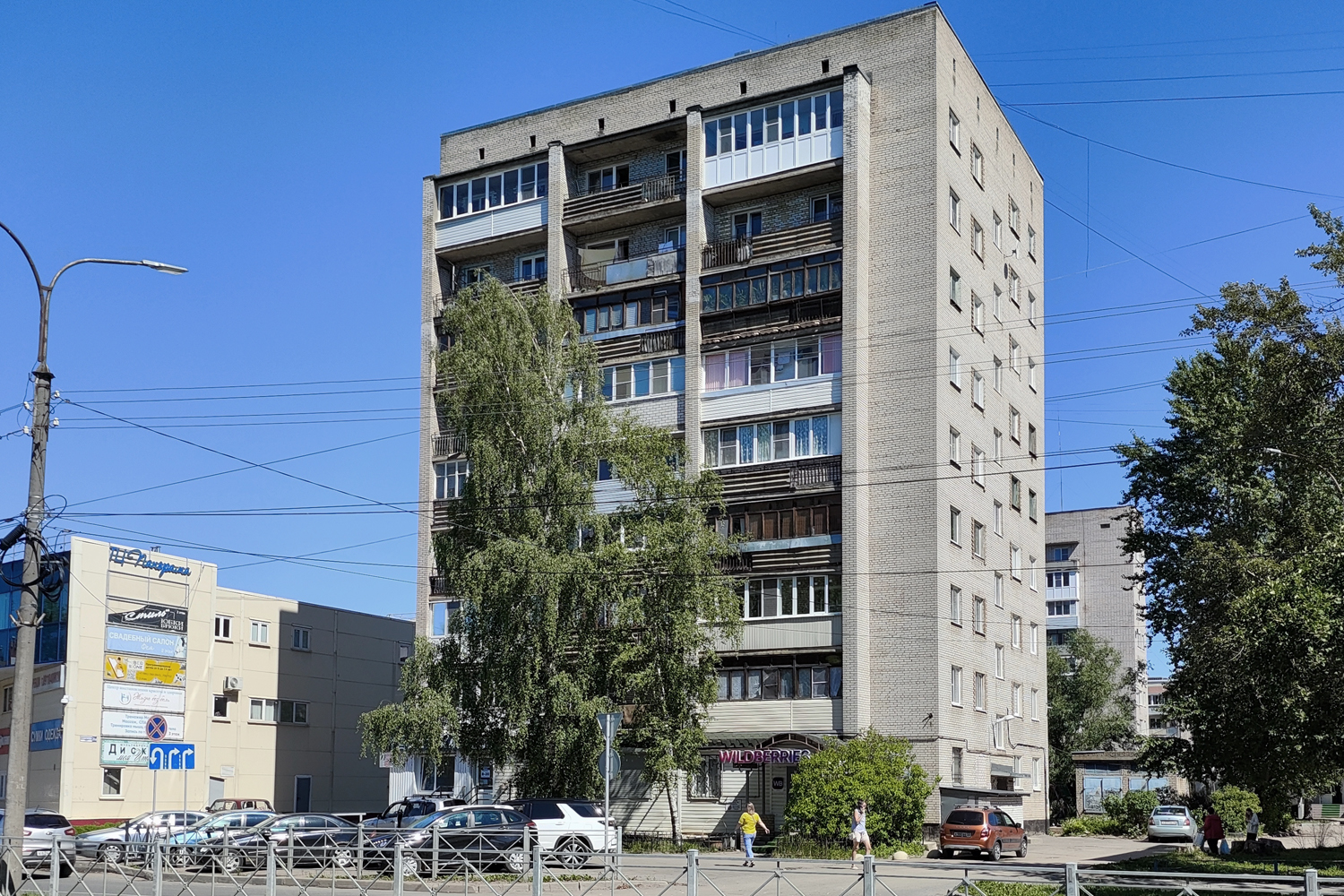 Великий Новгород, Проспект Александра Корсунова, 21 / Улица Ломоносова, 1