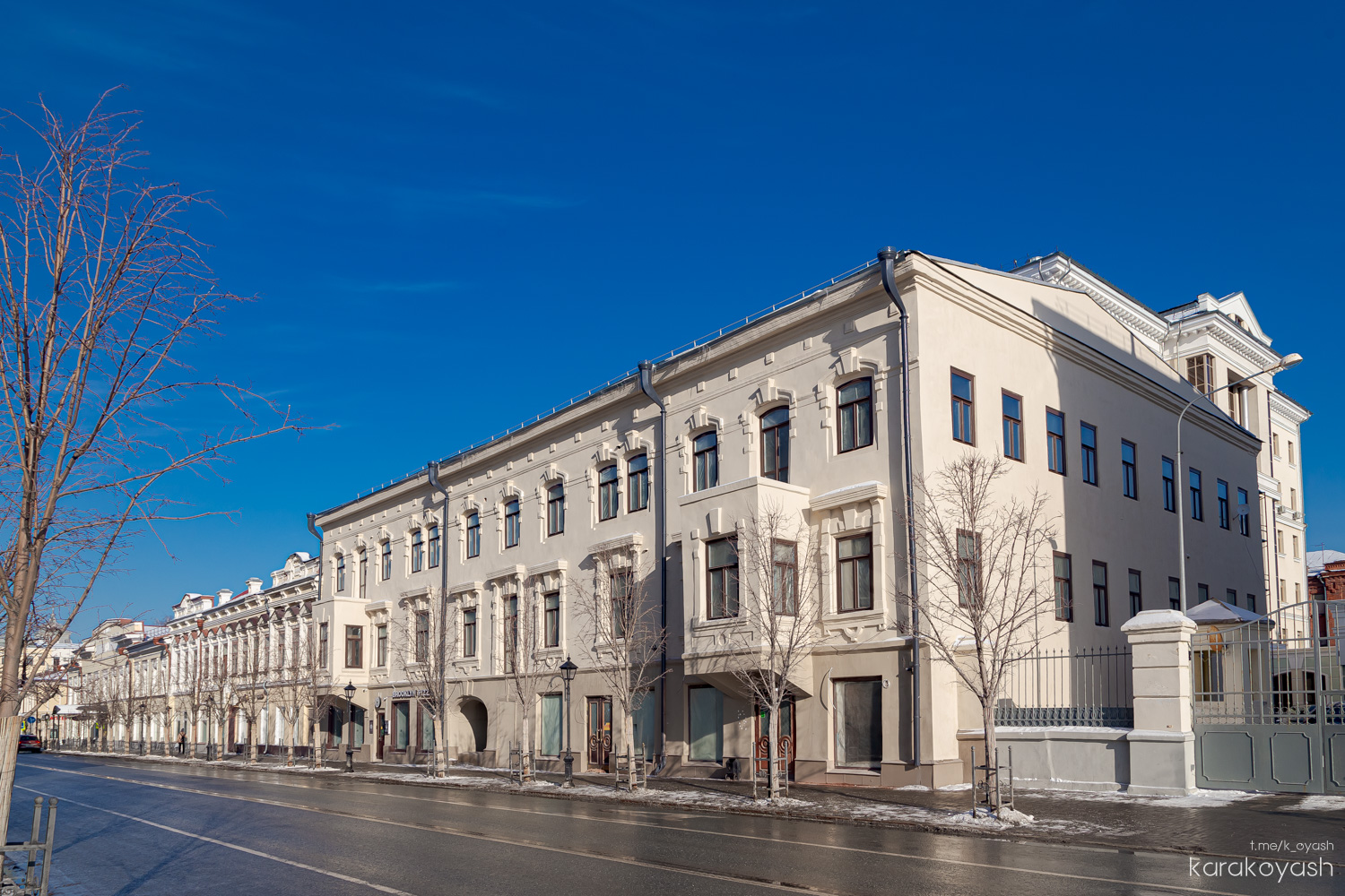 Казань, Кремлёвская улица, 27 лит А; Кремлёвская улица, 25 / Улица Кави Наджми, 22