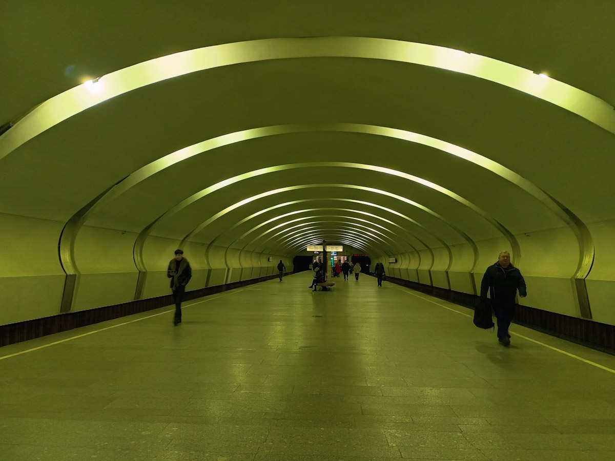 Москва, Калужско-Рижская линия Московского метрополитена, станция метро «Коньково»
