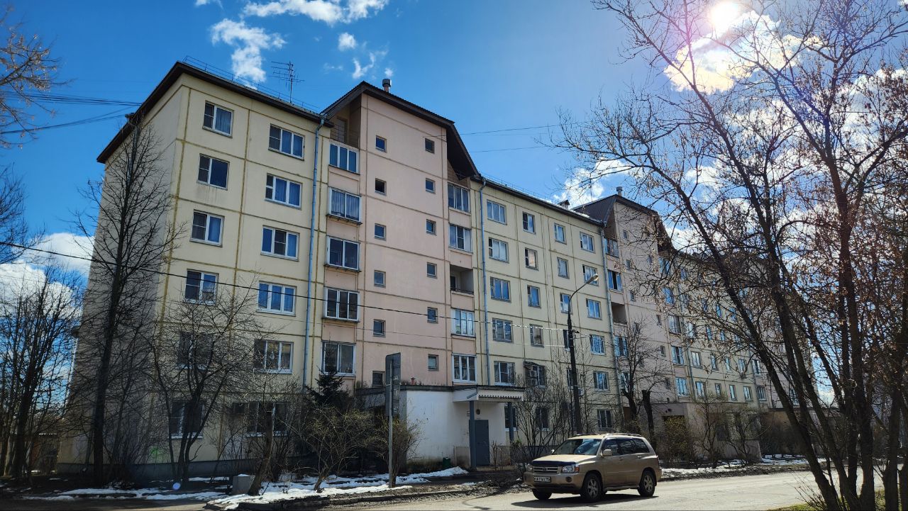 Красногорск, Микрорайон Опалиха, улица Мира, 10