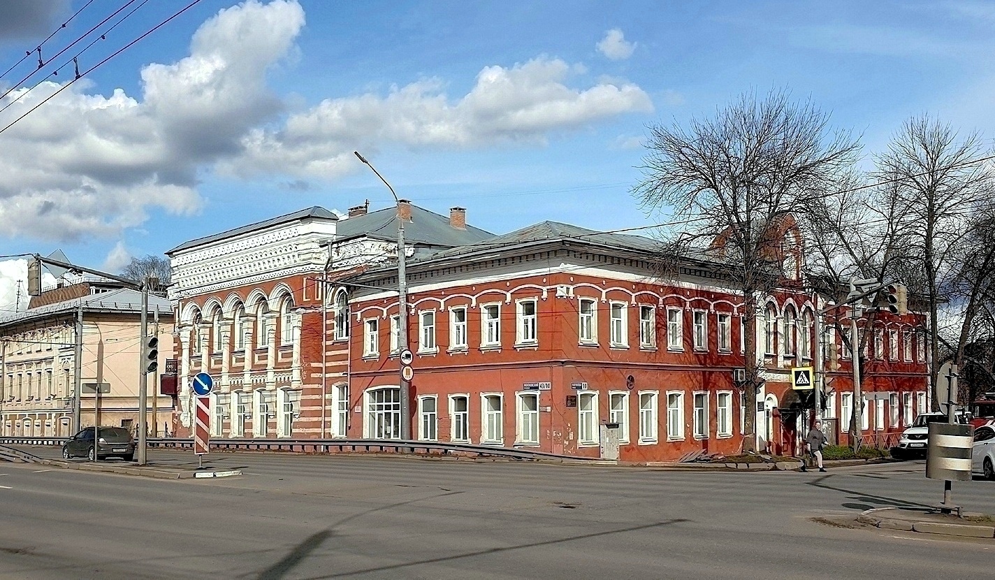 Ярославль, Московский проспект, 43 / Улица Наумова, 10