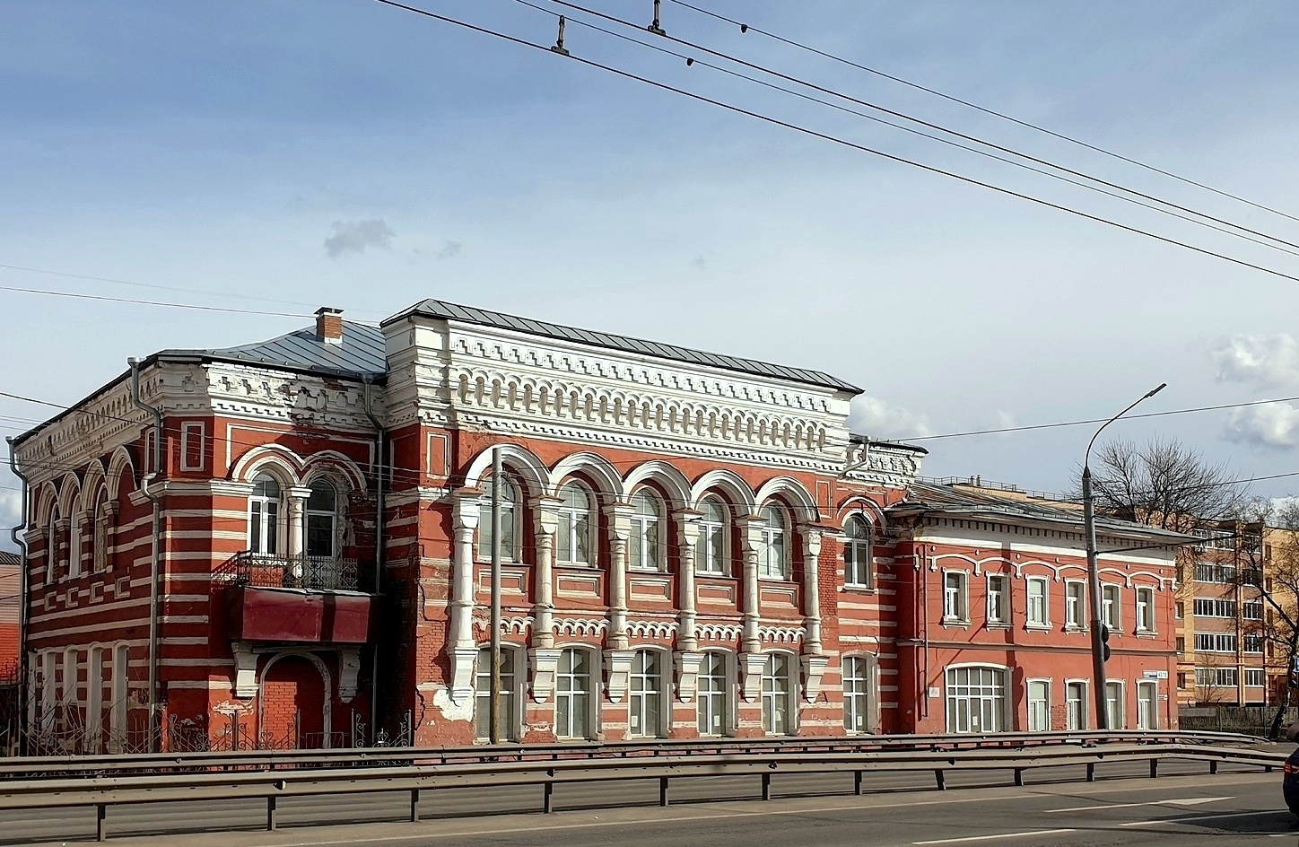 Ярославль, Московский проспект, 43 / Улица Наумова, 10