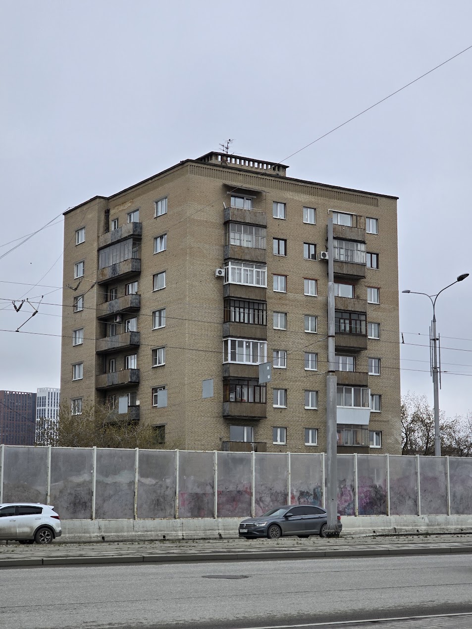 Екатеринбург, Набережная Рабочей Молодёжи, 45