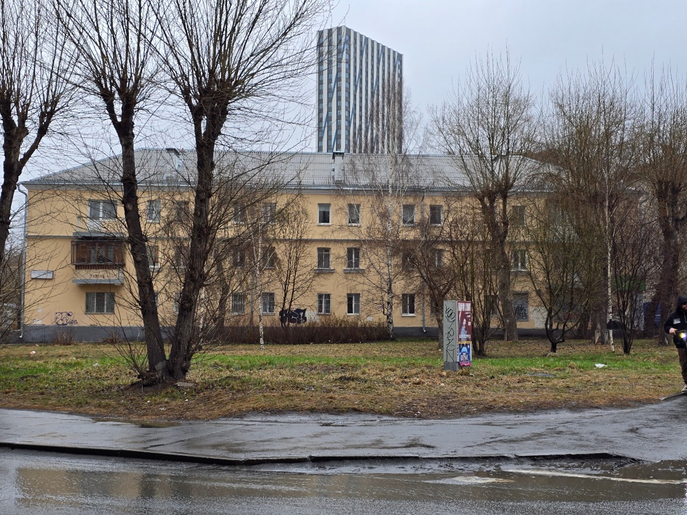 Екатеринбург, Московская улица, 193Б; Улица Большакова, 147