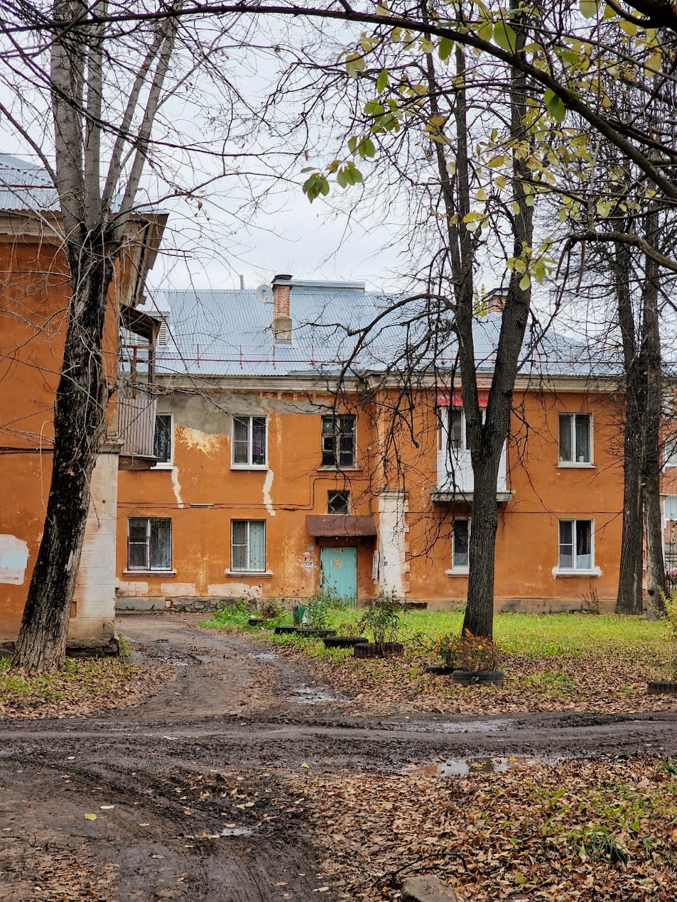 Глазов, Улица Тани Барамзиной, 53 / Улица Мира, 1