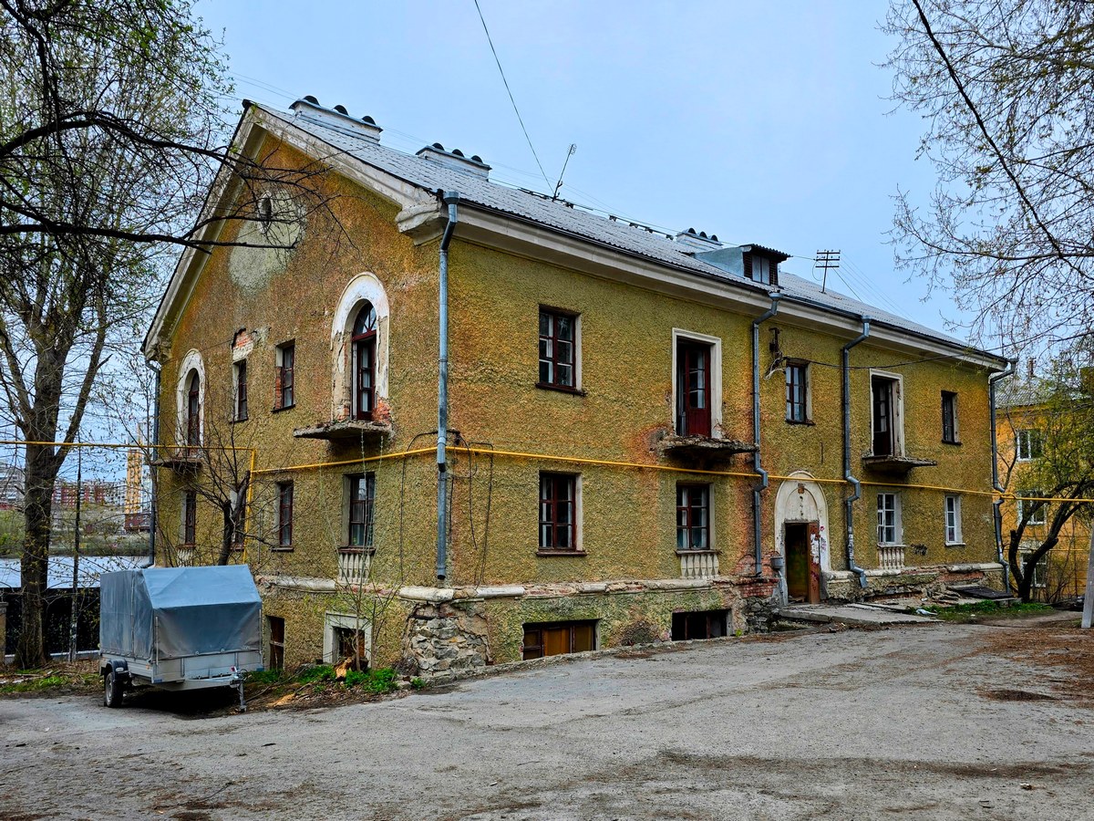 Екатеринбург, Набережная Рабочей Молодёжи, 48