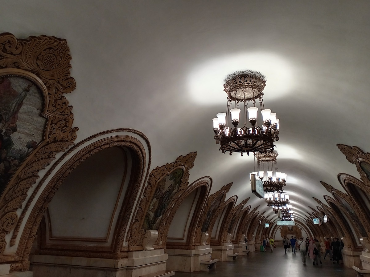 Москва, Кольцевая линия Московского метрополитена, станция метро «Киевская»