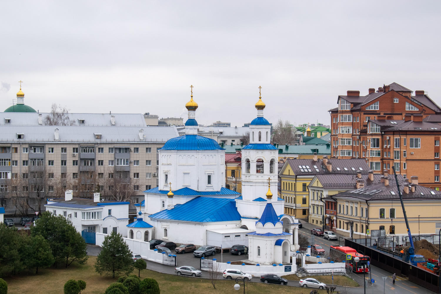 Казань, Большая Красная улица, 1 / Федосеевская улица, 2; Большая Красная улица, 1 / Федосеевская улица, 2 (часовня)