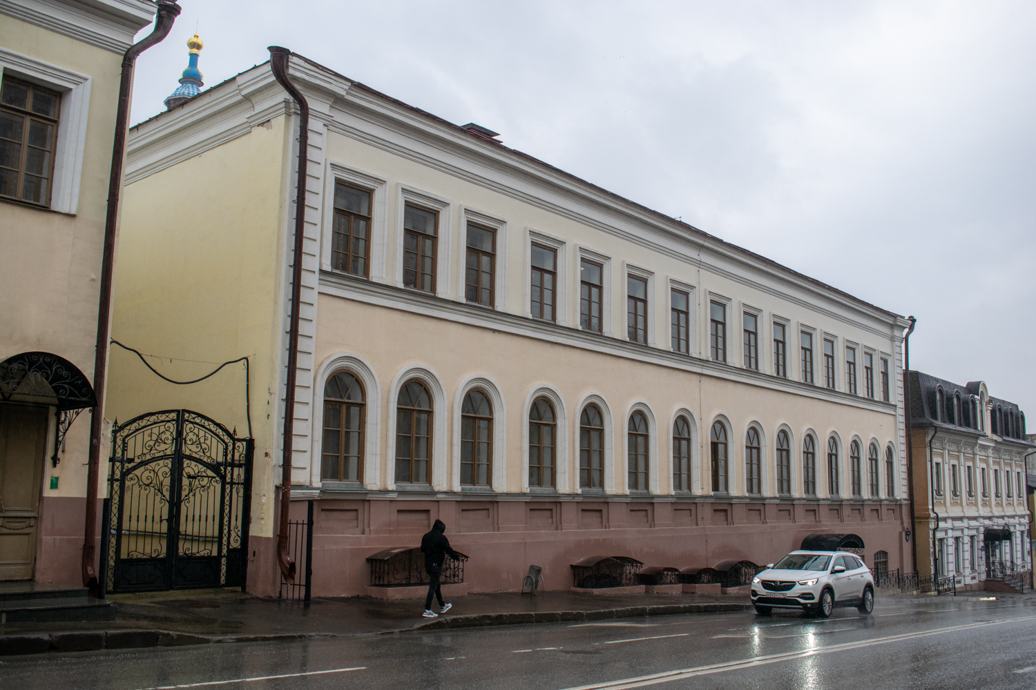 Казань, Кремлёвская улица, 4 / Улица Чернышевского, 5