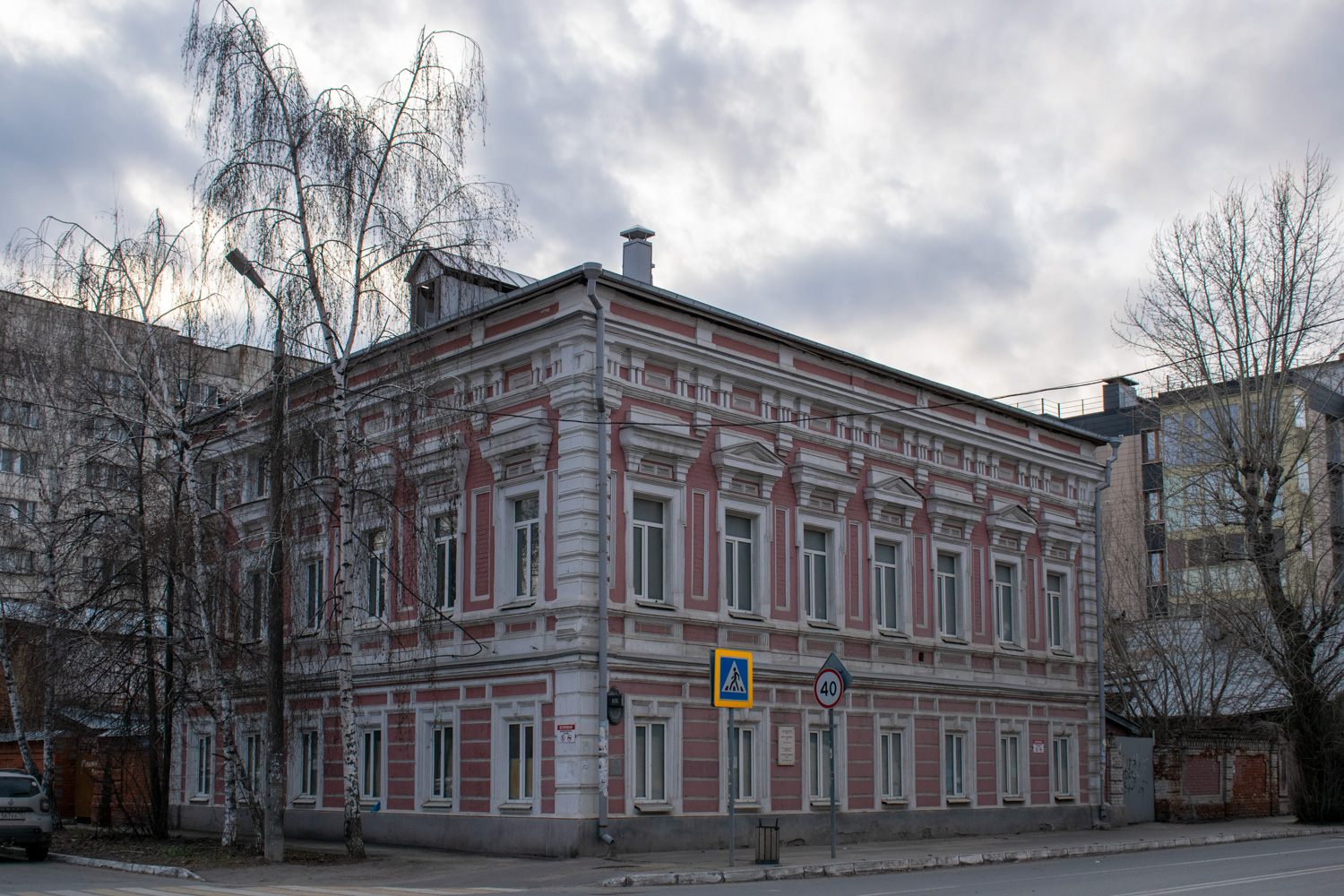 Казань, Улица Сары Садыковой, 6 / Улица Фатыха Карима, 22