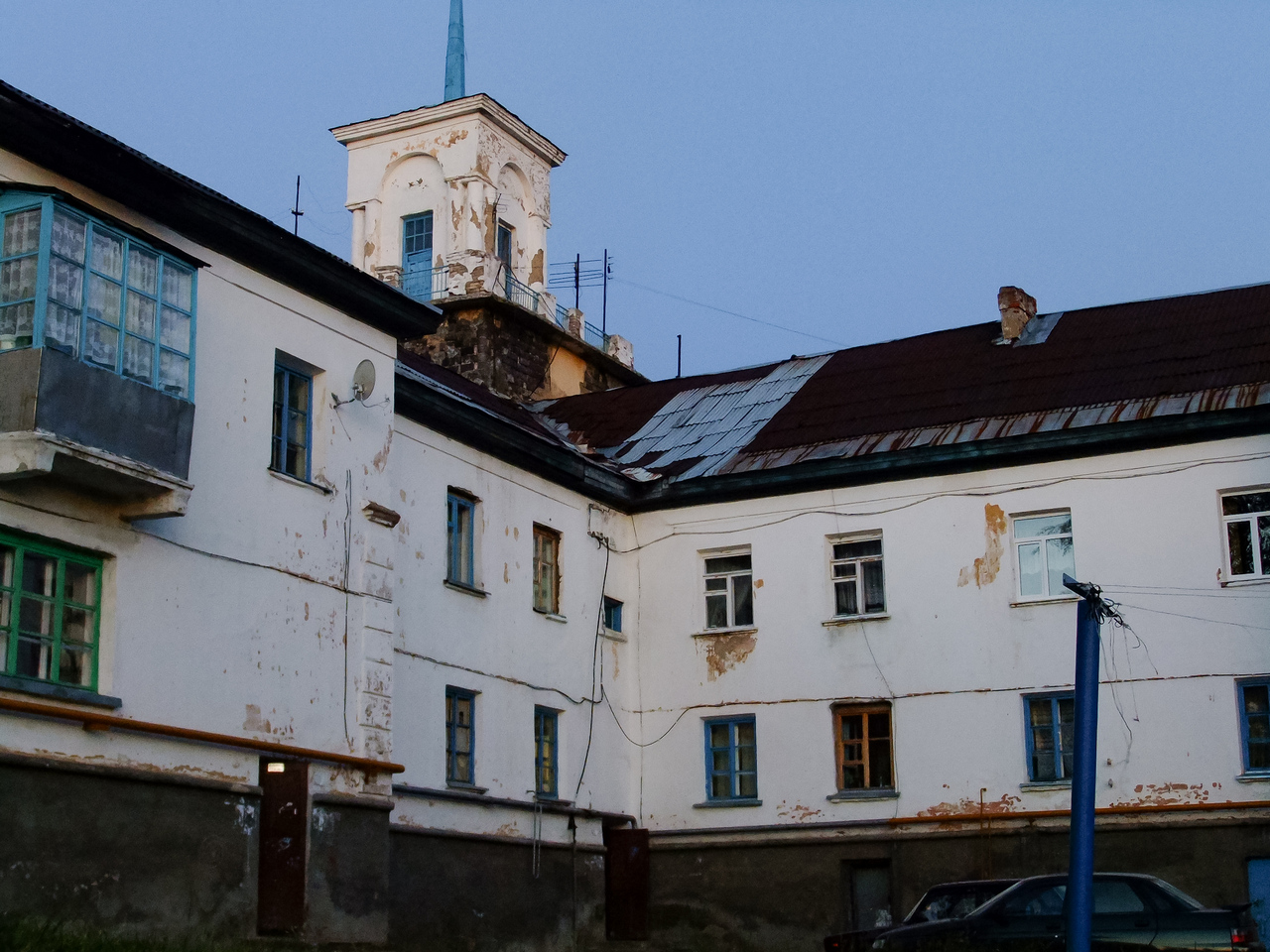 Углеуральский, Улица Мира, 15