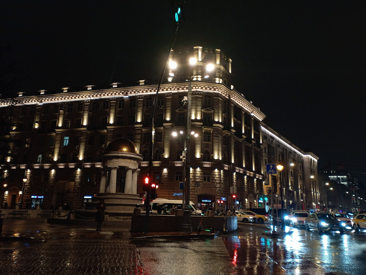 Москва, Малая Никитская улица, 2 / Тверской бульвар, 1 стр. 1; Площадь Никитские ворота
